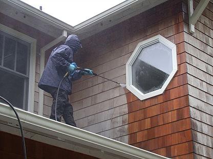 Residential pressure washing services San Antonio - driveway and sidewalk cleaning